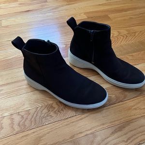 ECCO Women's Soft 7 Wedge Ankle Boot! Size 7.